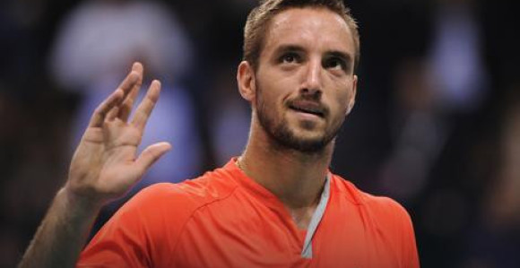 Троицки силовит на старту Вимблдона