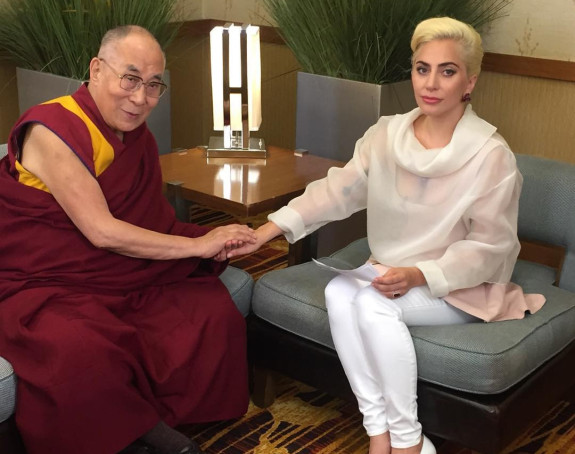 Susret Lejdi Gage s dalaj-lamom razljutio kineske fanove
