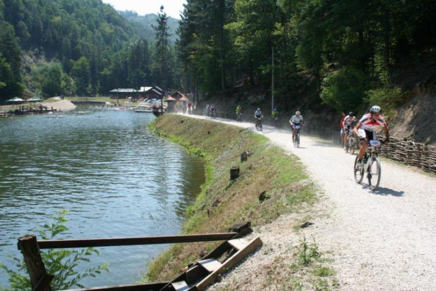 Preminuo kupač u jezeru