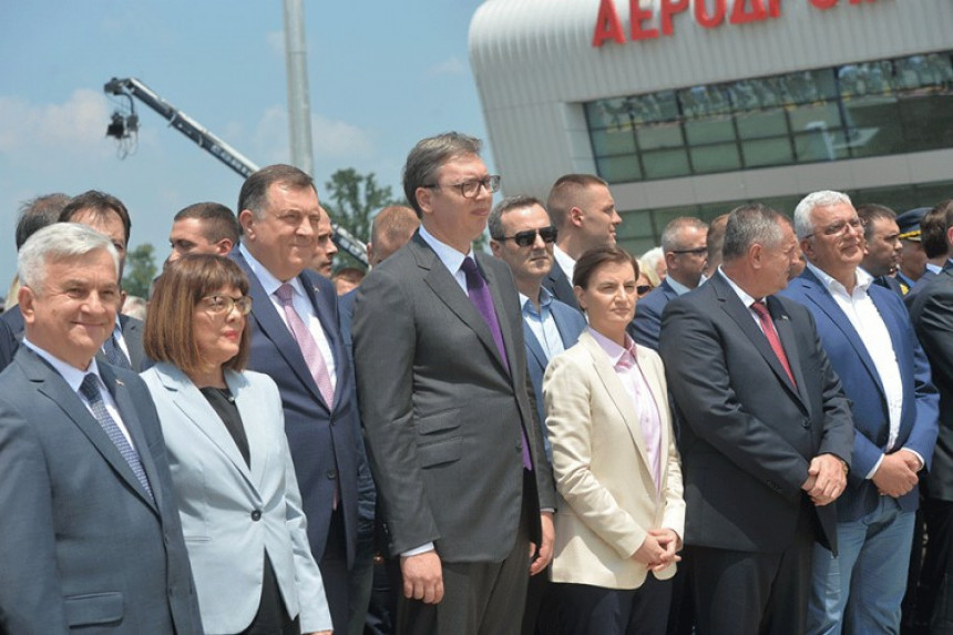 Kraljevo: Vučić otvorio aerodrom