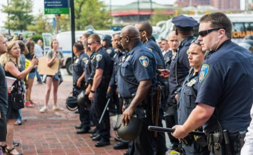 Одбачене тужбе против балтиморских полицајаца