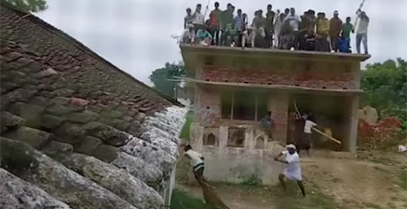 Leopard upao u selo, povrijeđeno 10 ljudi