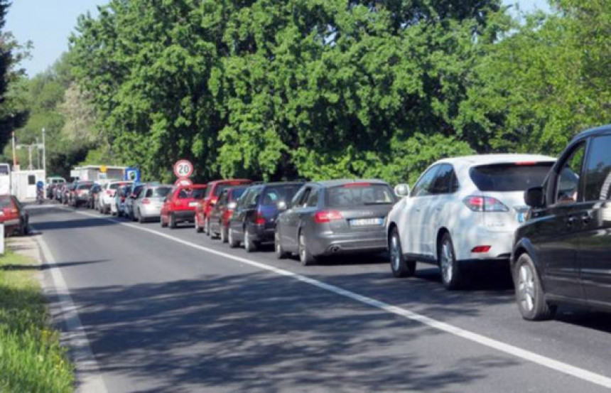 Čekanja do dva sata u Doljanima