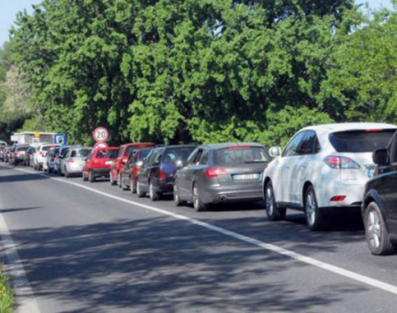 Čekanja do dva sata u Doljanima