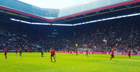 Fotka dana: Treća liga, a na tribinama 40.000 duša!