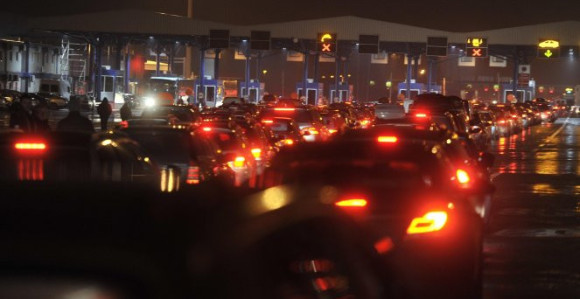 Velike gužve na prelazu Sr. Rača