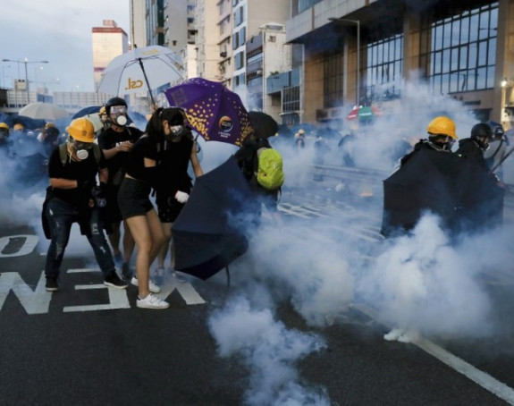 Обрачун полиције и демонстраната