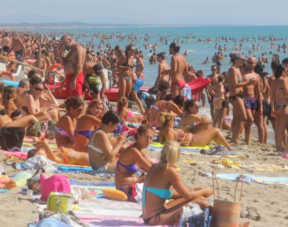 Džipom se zaleteo među kupače 