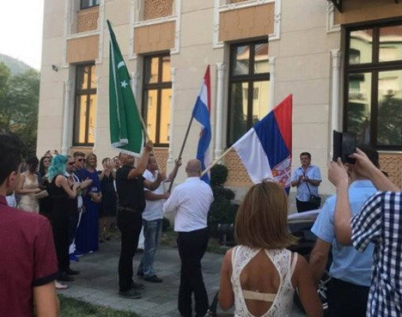 Zastave sve tri nacije u Mostaru