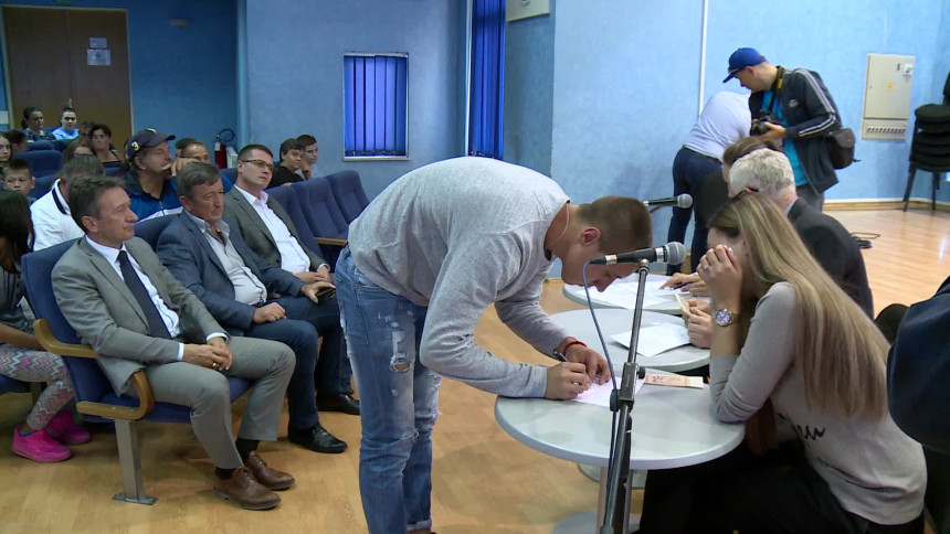 Pomoć đacima za školske dane 