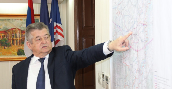 PAO DOGOVOR: Auto-put ujedinio vlast i opoziciju