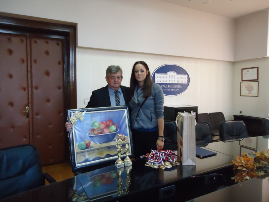 Мићић организовао пријем за Дамљану