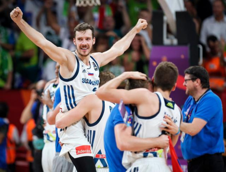 "Šta se dešava, glavu gore, neka Srbija brine!"