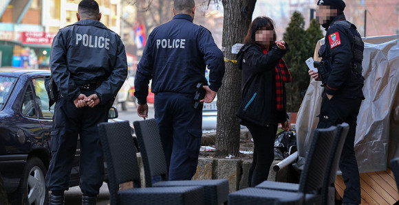 Napadnut nožem ispred kafića