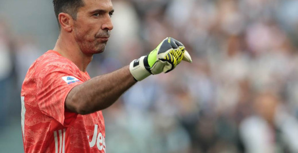 Један је Буфон: Рекордер са 903 утакмице!