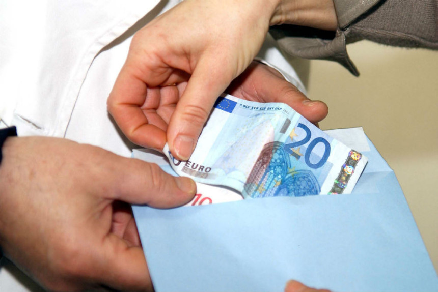 Najviše mita u BiH odlazi u ruke ljekara