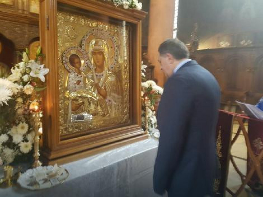 Dodik se poklonio čudotvornoj ikoni