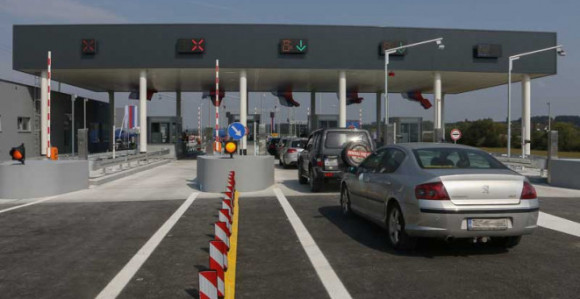 Pomama za poslom u naplatnim kućicama