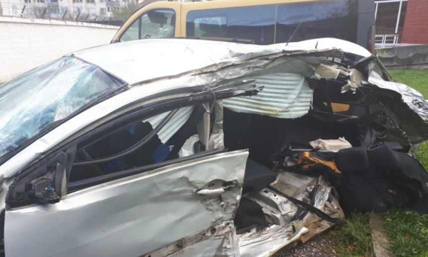 Više povrijeđenih, putnik poginuo    