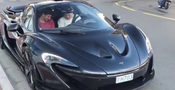 U automobilu od milion dolara 