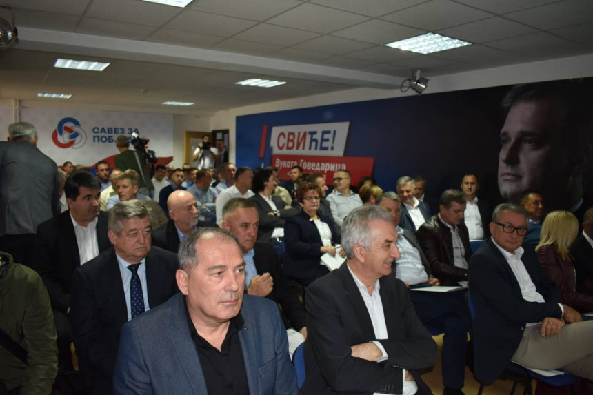 Sjednicu napustila tri člana iz Doboja