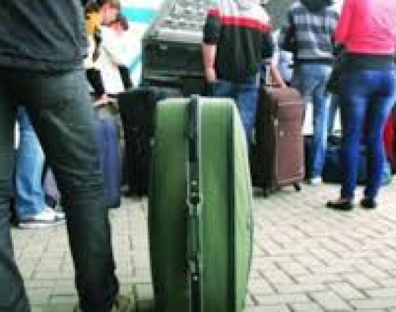 Svaki mjesec jedna opština odlazi iz zemlje