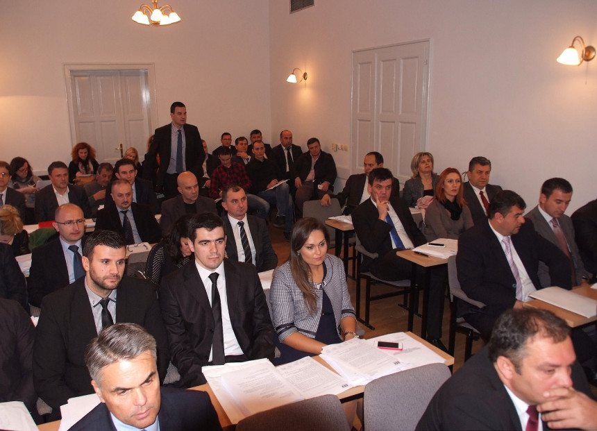 Srbi i dalje nisu konstitutivni