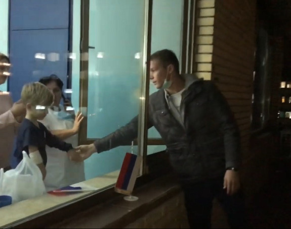 Zastava na prozor bolničke sobe 