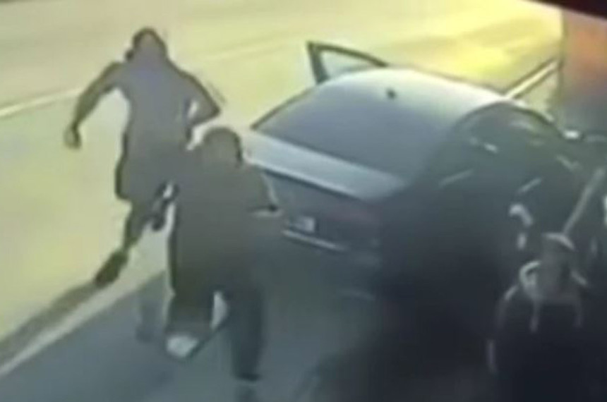 Potraga za braćom koja su pretukla muškarca palicama