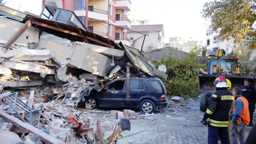 Poginulo najmanje 39 ljudi u razornom zemljotresu