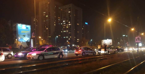 Vozilom proletio kroz zaštitnu ogradu u Sarajevu