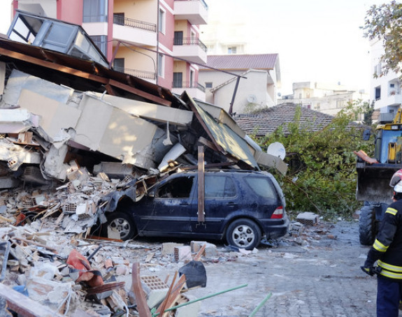 Poginulo najmanje 39 ljudi u razornom zemljotresu