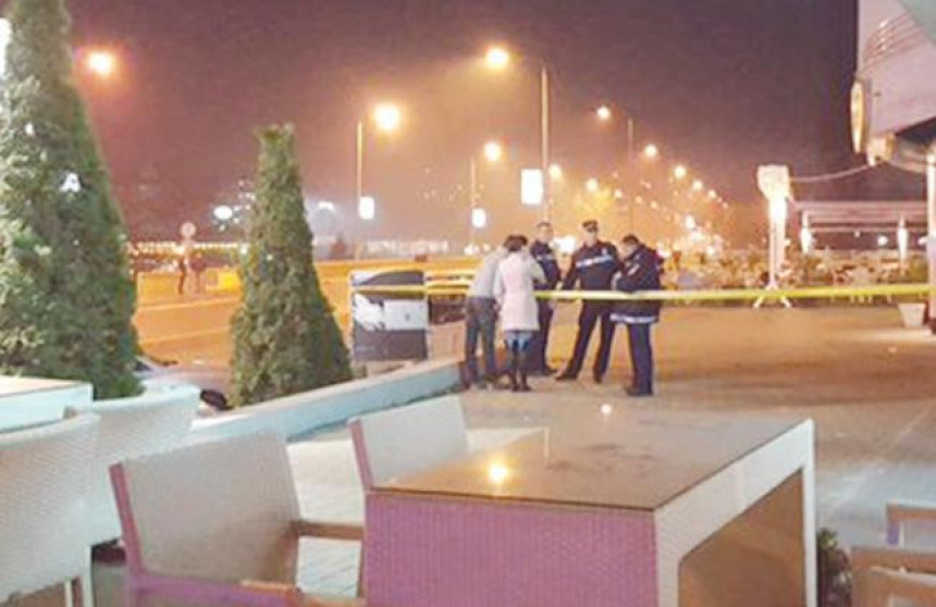 Pištoljem ranio konobara i gosta!