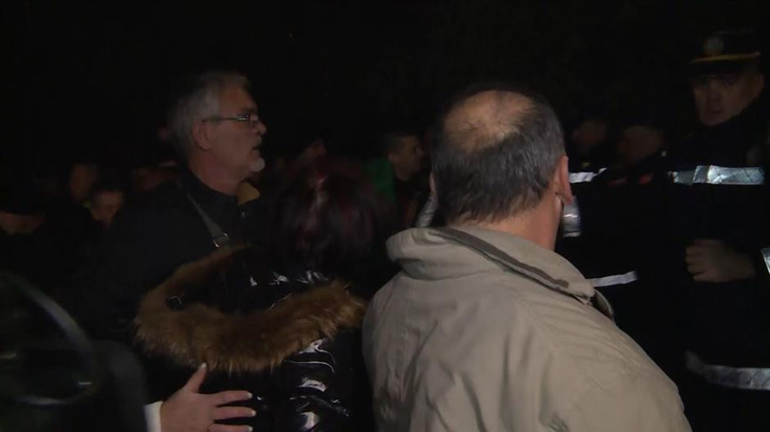 Protest: Guranje sindikalaca i policije