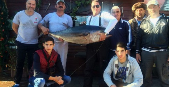 Ђе је "Гроф" Божовић? Пеца рибу!