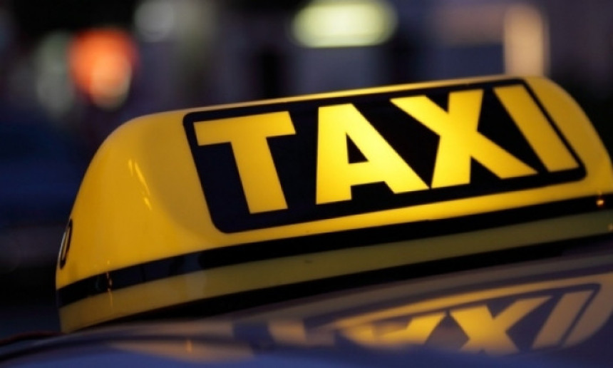 Djevojka nožem izbola taksistu