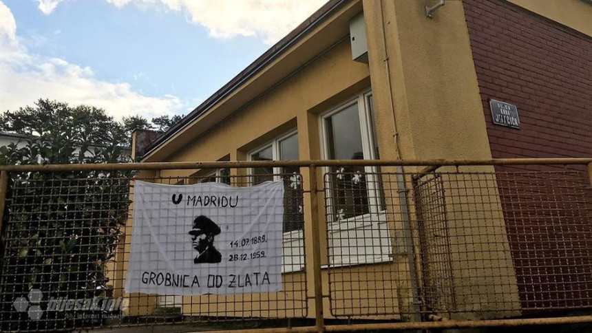Транспарент с Павелићевим ликом