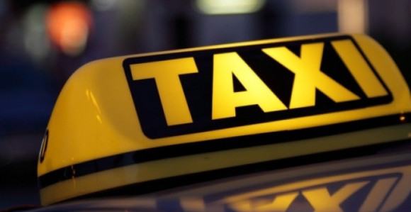 Djevojka nožem izbola taksistu