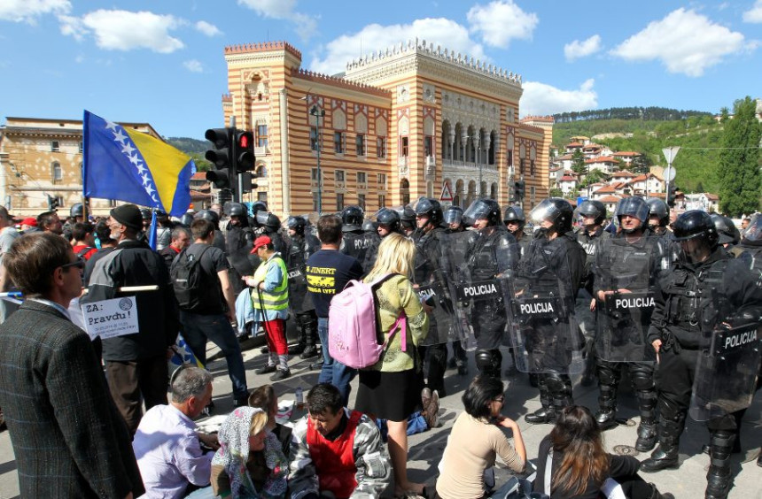 Bliži diktaturi nego demokratiji