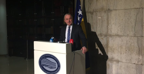 S obje ruke smo protiv Tegeltije