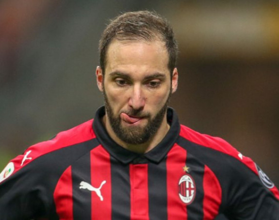 Iguain tražio od Milana da ga proda Čelsiju!