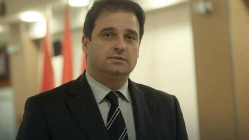 Dodik koristi dvostruke aršine