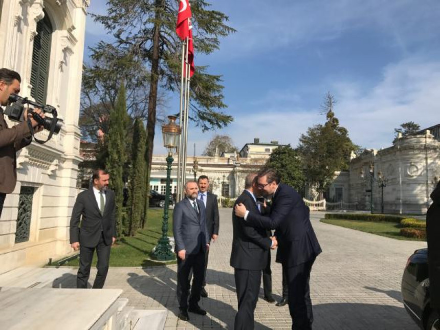 Erdogan srdačno dočekao Vučića