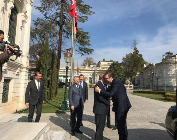 Erdogan srdačno dočekao Vučića