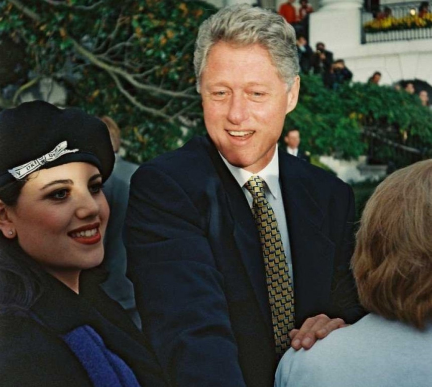 Моника и Клинтон имали секс у WЦ-у
