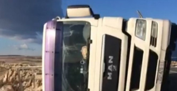 Olujni vjetar prevrće šlepere 