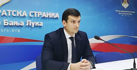 Povećati plate, provjeriti diplome