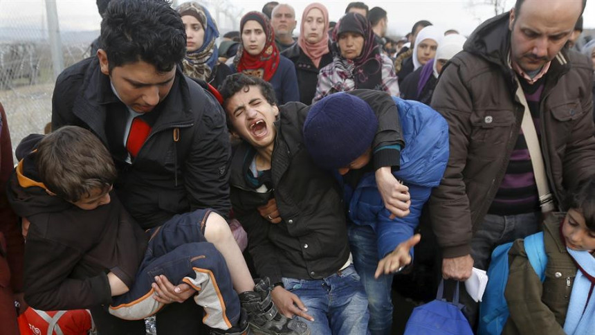 Đevđelija: Policija bacila suzavac, izbeglice uzvratile kamenicama!