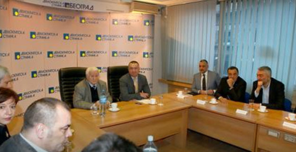 Opozicija u Srbiji nastupa u dvije kolone