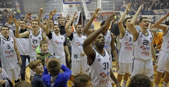 Video - Partizan se vratio kući: Poslušajte "Halu sportova"!